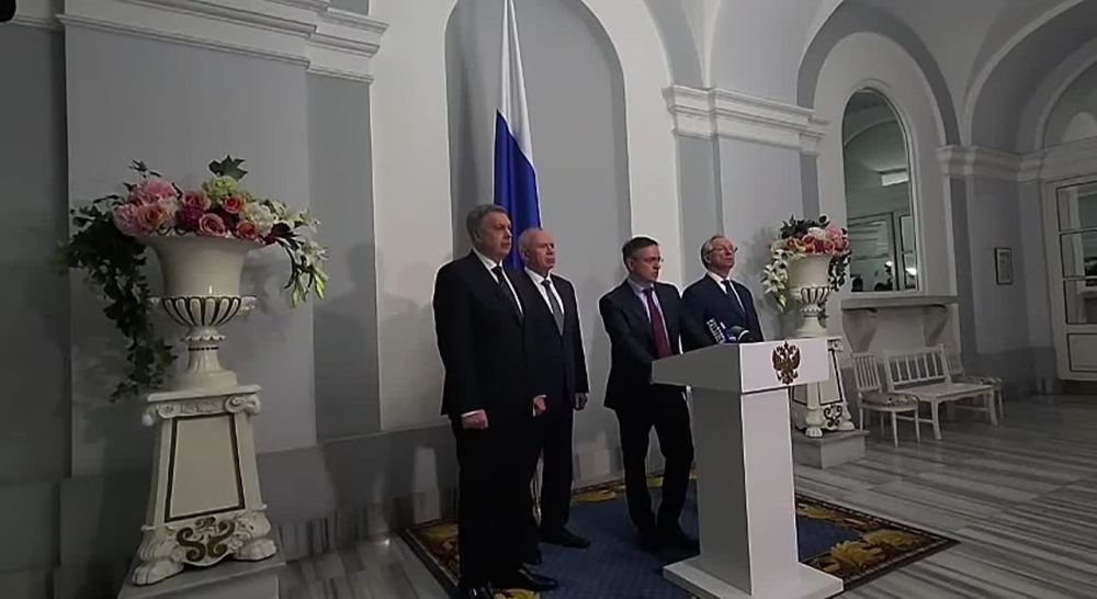 Российская делегация будет ждать представителей Украины завтра с 10 утра, они должны прийти на встречу, заявил Мединский