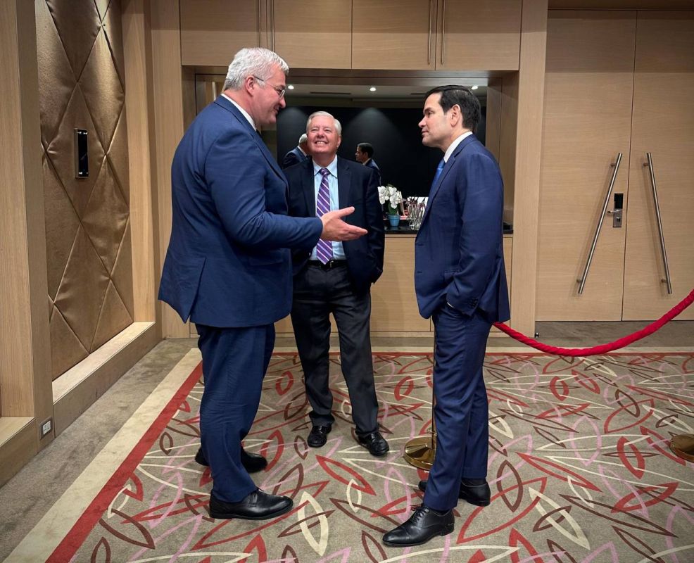 Глава МИД Украины Сибига провел встречу с госсекретарем США Рубио и сенатором Грэмом в турецкой Анталии, сообщают украинские СМИ