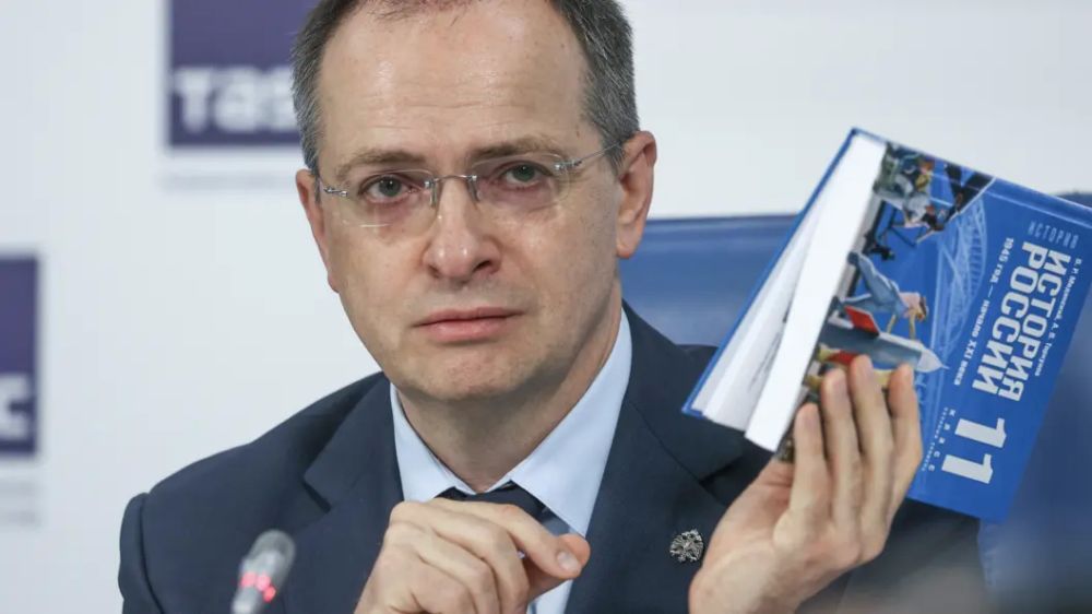 С чем Мединский едет в Стамбул? "Даже Черчилль от этого немного прибалдел"