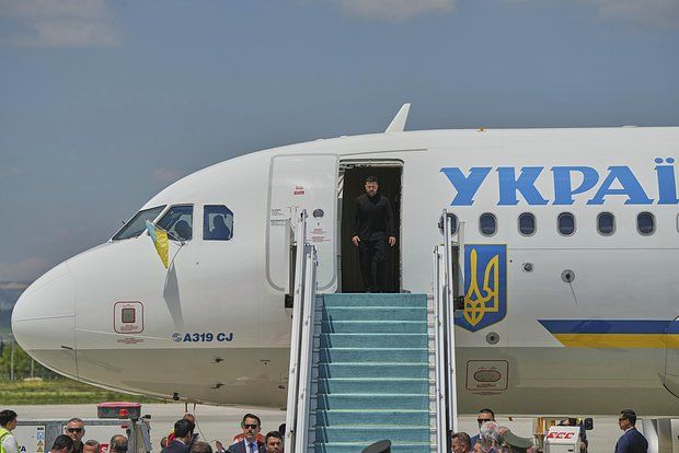 Вылет самолета Зеленского из Анкары в Стамбул отложили на 16:30 15 мая