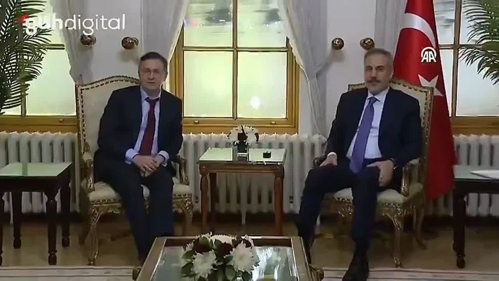 Встреча главы МИД Турции Фидана с российской делегацией во главе с Мединским завершилась, сообщает Anadolu со ссылкой на дипведомство