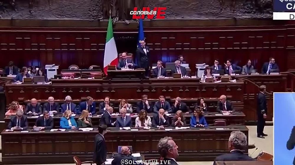 Депутат-приведение пытался напугать премьера Италии Мелони