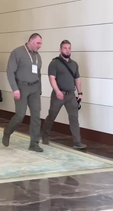 Весь сброд слетелся на показательные переговоры