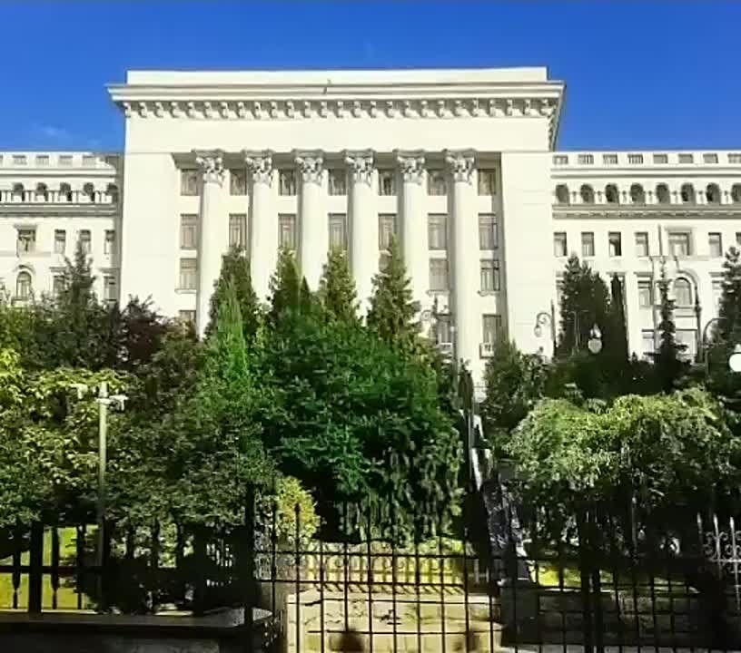 Пока спящего на пути в Турцию Зеленского мучает забитая и загнанная в угол, приходящая лишь по ночам, совесть, давайте вспомним, чем читателям Украина.ру запомнится 14 мая: