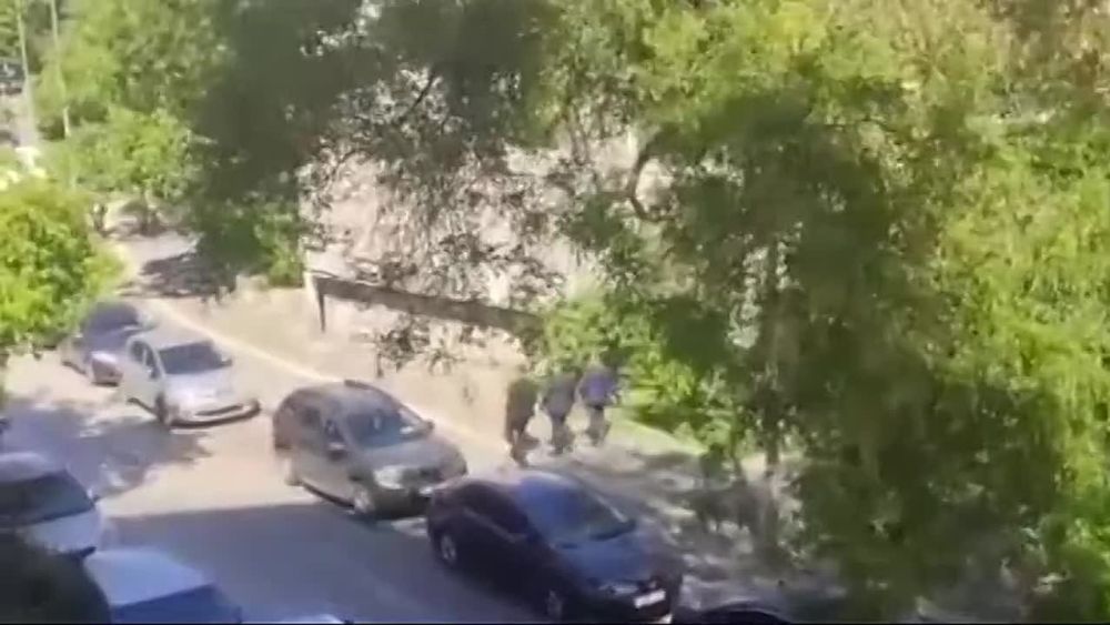 Специалисты изучают взлётно-посадочные полосы аэропорта Анкары, где произошло землетрясение магнитудой 5,2