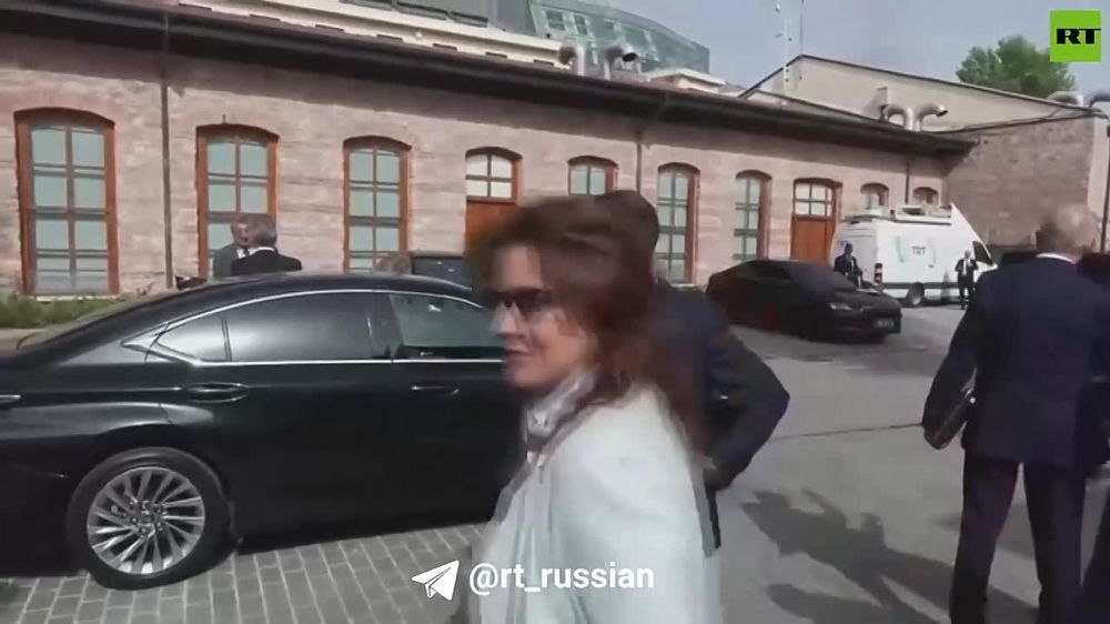 Пока “прогрессивный” мир учил нас “равноправию” — с матами, голыми телами и истериками, доказывая, что Россия — это “домострой” и “патриархат”, на ключевых переговорах в Стамбуле среди всех делегаций была только одна девушка