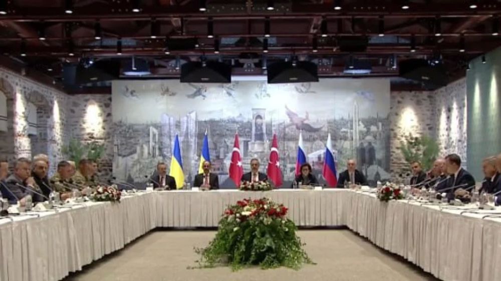 Начались переговоры России и Украины. Первые кадры. Лица участников. Заявления