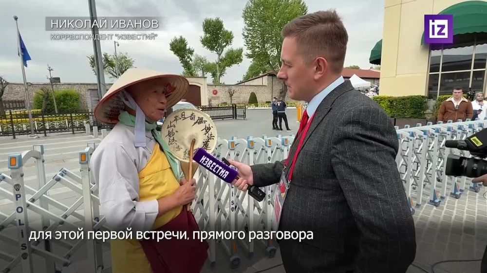 В Стамбуле, где в ближайшее время ожидаются переговоры между Россией и Украиной, появился буддийский монах, призвавший стороны к диалогу и скорейшему восстановлению мира