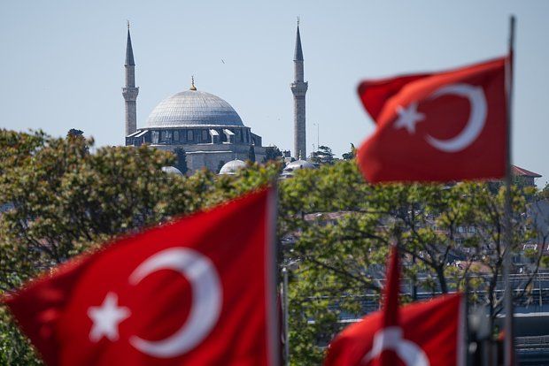 В Стамбуле начались переговоры представителей России, Украины и Турции