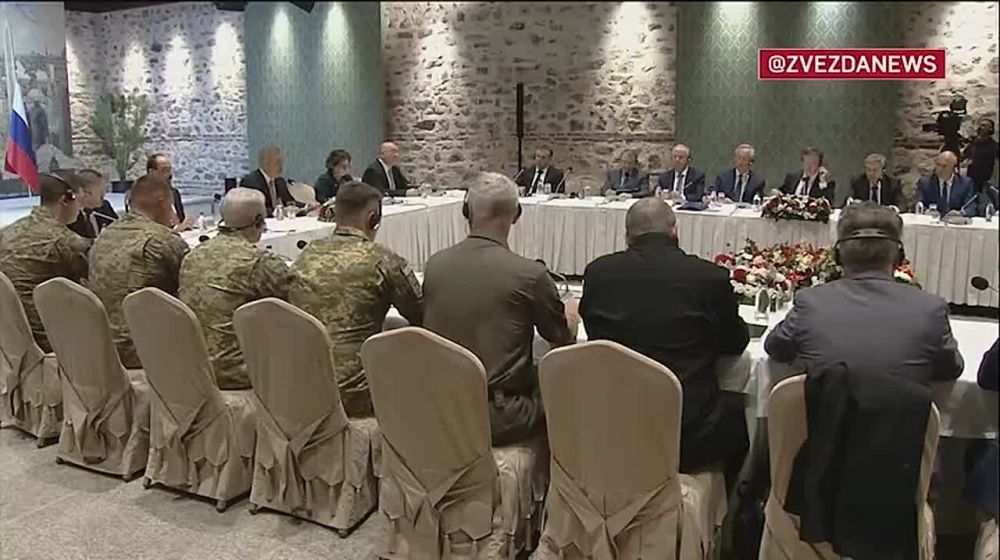 Несмотря на камуфляжный лоск делегатов Украины, переговоры в Стамбуле надо воспринимать как серьезную веху, заявил сенатор Карасин