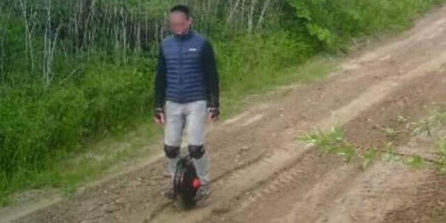 Украинец попытался сбежать из Украины на моноколесе