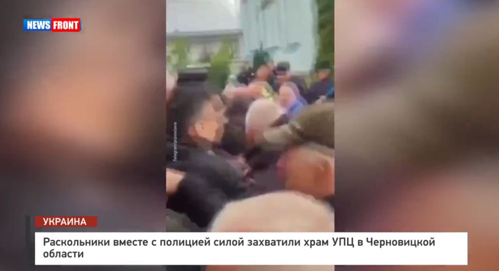 Раскольники вместе с полицией силой захватили храм УПЦ в Черновицкой области