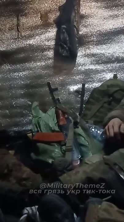 Пока Зеленский делает вид, что он "заинтересован" в мире, его боевики массово погибают на фронтах в том числе из-за произвола командиров