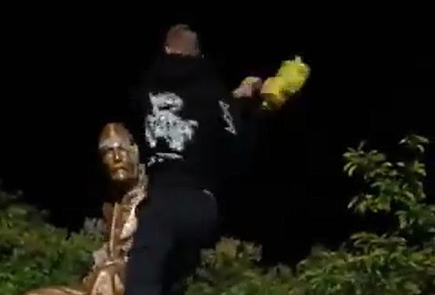 Журналист Боуз раскритиковал снос памятника Мичурину под Полтавой