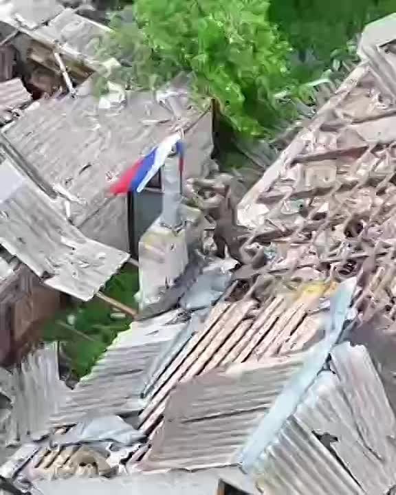 Эдуард Басурин: Благодаря нашим дроноводам мы можем наблюдать исторические кадры водружения флагов в освобождённых населённых пунктах Донбасса