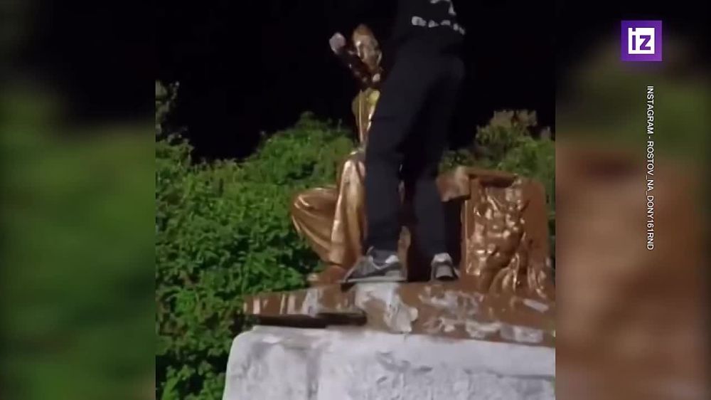 Подростки, используя кувалду, разрушили памятник выдающемуся советскому ученому-биологу Ивану Мичурину