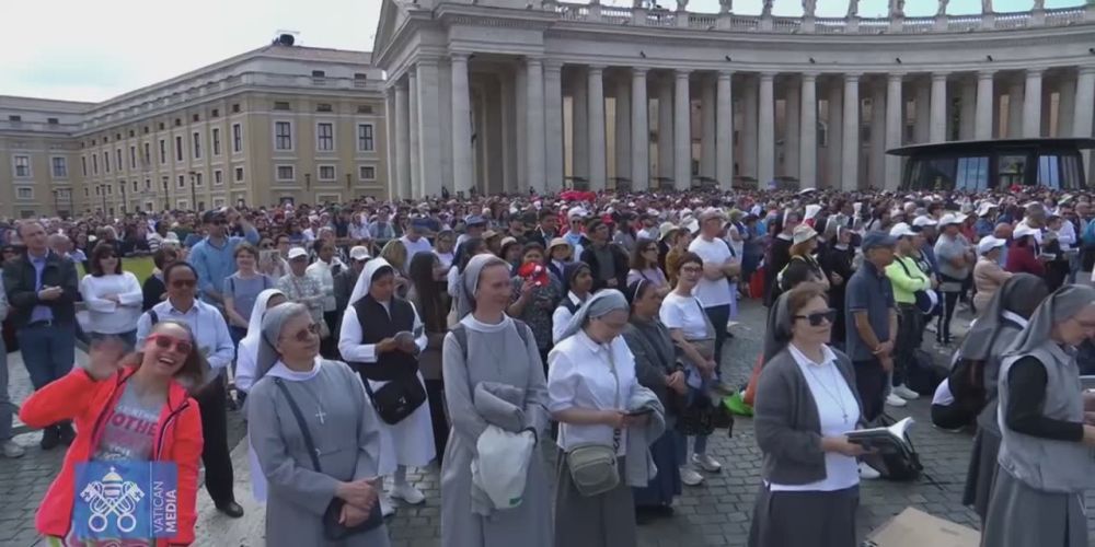 В Ватикане проходит церемония интронизации Папы Римского — Лев XIV официально вступает в должность