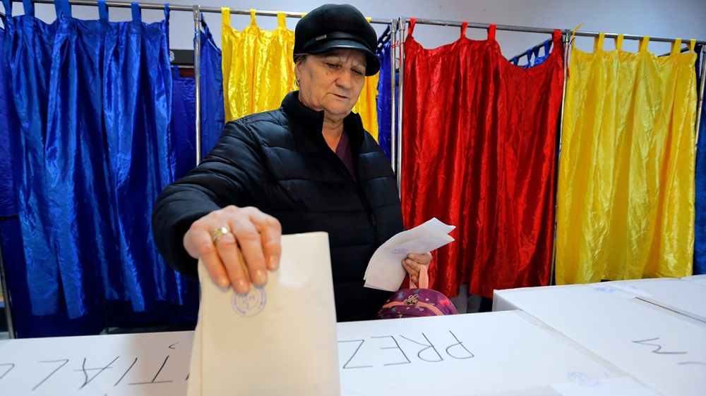 В Румынии стартует второй тур президентских выборов