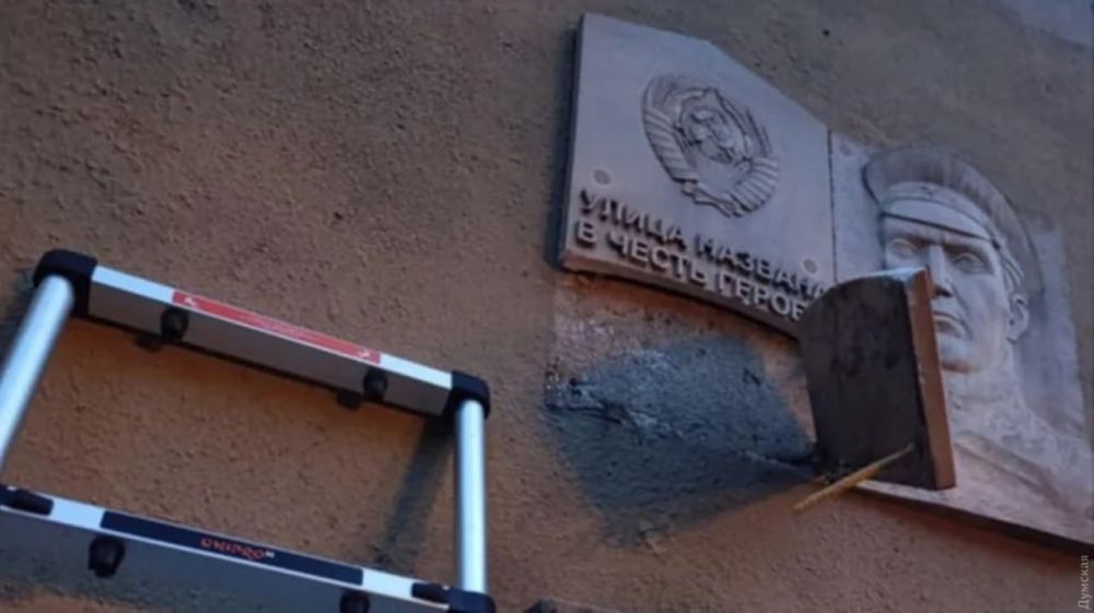 «А нас за що?»: в Одессе избили и задержали декоммунизаторов