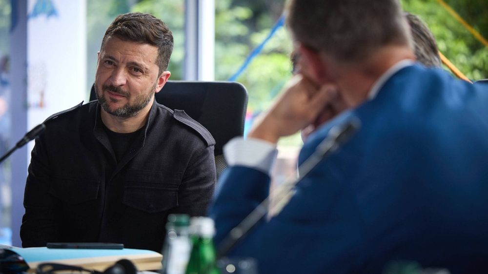 В Раде напомнили, что Зеленскому платили за шутки со сцены, а теперь тратится он, но валюта другая