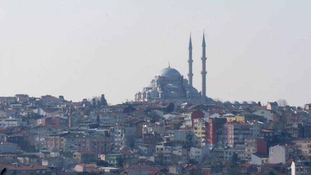 Британский консультант прибывает в Стамбул, чтобы марионетка не запуталась в управляющих нитях