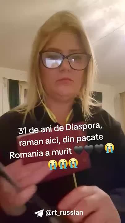 Разрезают паспорта, призывают к революции и просят политубежище в России и других странах — реакция граждан Румынии на результаты выборов президента