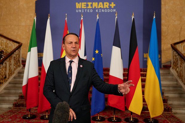 Сикорский: Если не будет перемирия, ЕС может принять пакет жестких санкций