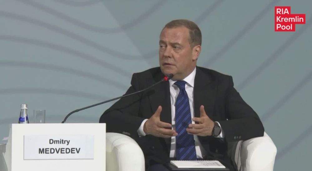 Медведев по пунктам объяснил, почему Украина не является суверенным государством