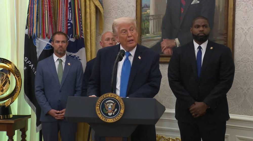 Украинский конфликт должен был оставаться проблемой Европы, США не следовало в него вмешиваться, заявил Дональд Трамп журналистам в Белом доме