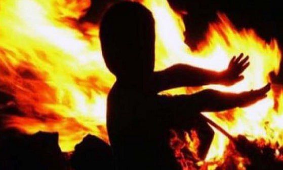 #украина_под_микроскопом: Очередной пример деградации современной Украины – пьяные родители приковали своего сына за шею цепью к столбу и заживо сожгли его