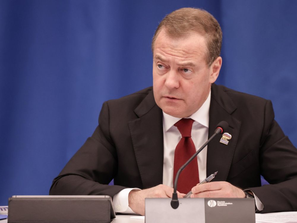 «Есть два пути»: Медведев назвал еще один способ закончить СВО