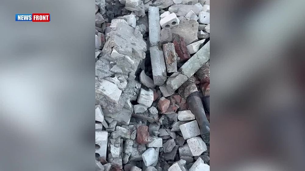 На украинцев плевать. Военнослужащий 126 бригады ТрО снял на видео последствия авиаудара ВКС России в районе н.п. Берислав