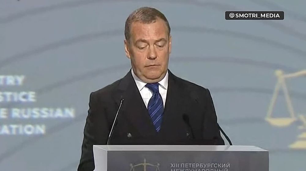 «Путь безоговорочной капитуляции»: Дмитрий Медведев назвал предпочтительный вариант для Украины