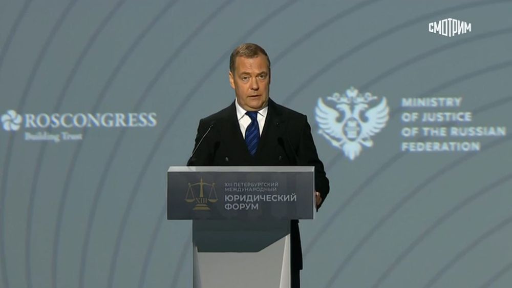 Украинское урегулирование, отношения с США и "гаагское убожество": Дмитрий Медведев выступил на пленарном заседании Петербургского международного юридического форума, которое модерировала ведущая "России 24" Александра...