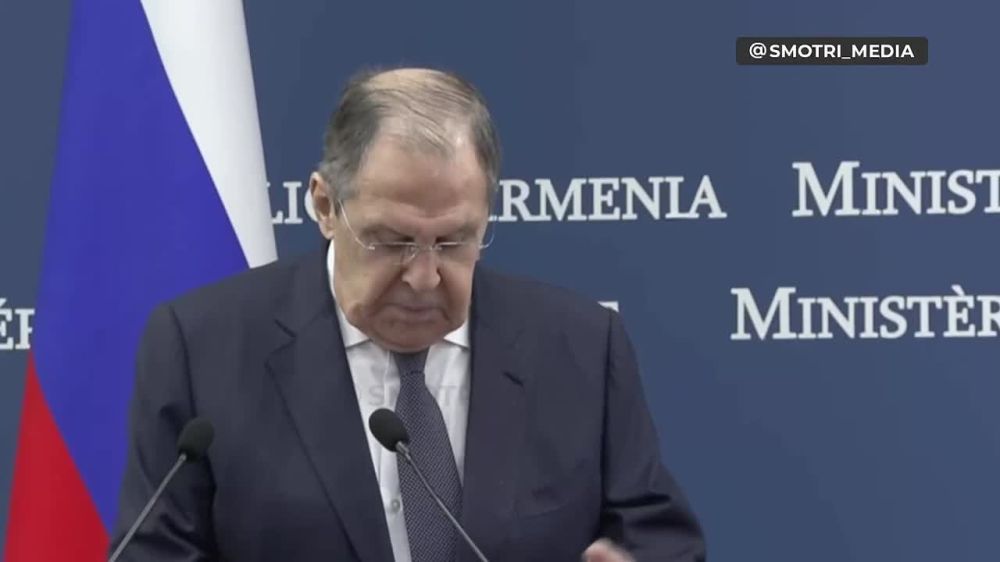 Даже неловко отвечать на ваш вопрос, потому что вам мой ответ не нужен — Лавров, отвечая на вопрос журналистки о том, собирается ли Москва "давить на Армению, так как это было с Киевом"