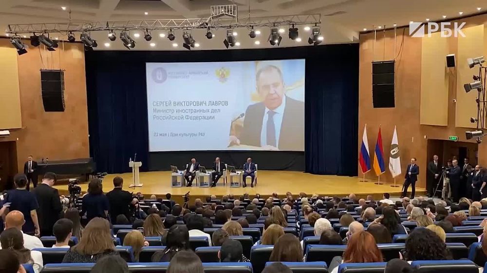 И Путин, и Трамп в ходе телефонного разговора согласились с тем, что нужно работать над подготовкой конкретных шагов по долгосрочному устойчивому урегулированию конфликта на Украине, включая возможности использования...