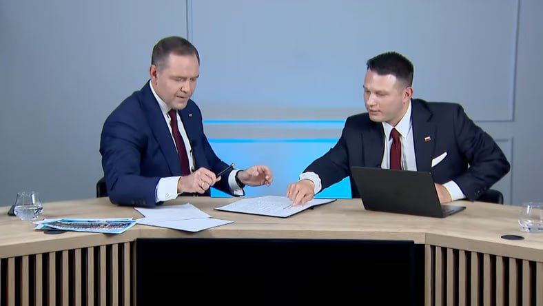 Кандидат в президенты Польши Кароль Навроцкий пообещал не поддерживать вступление Украины в НАТО и не отправлять туда польских солдат