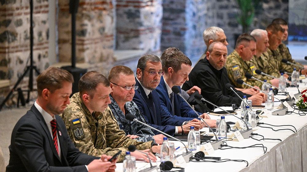 «Враги страны»: в Киеве раскритиковали состав делегации Украины на переговорах с РФ