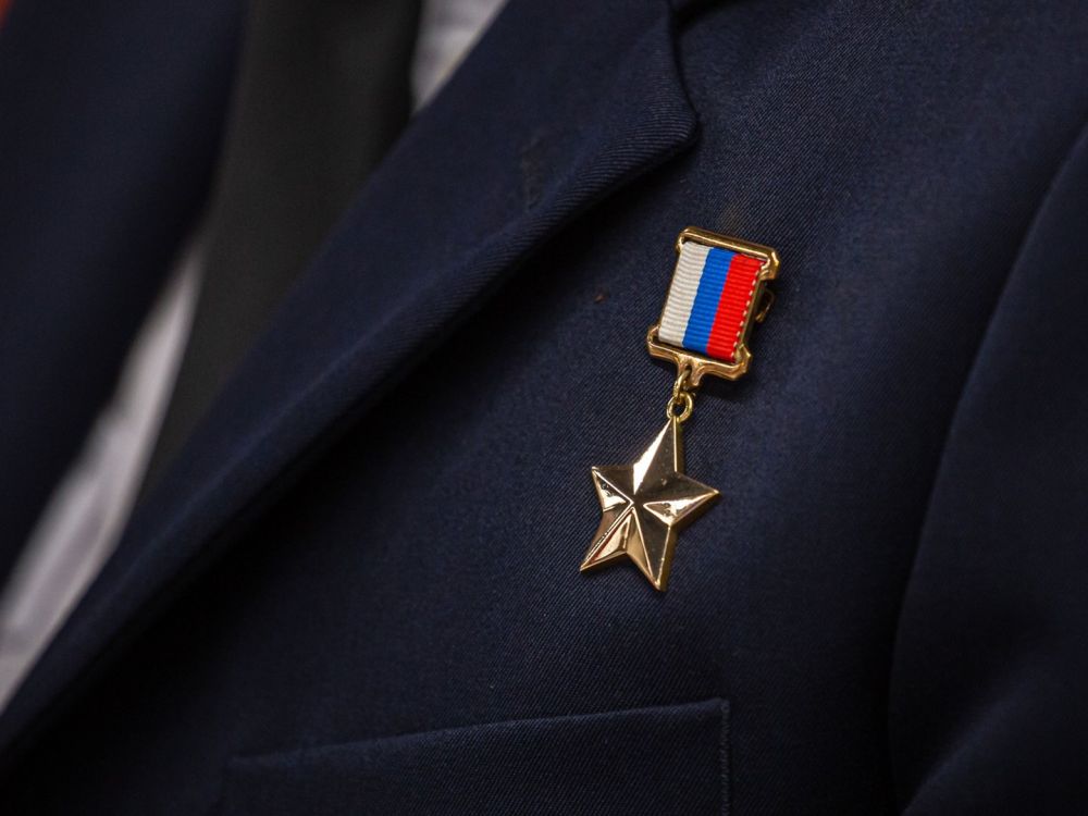 Путин впервые с момента начала СВО наградил женщину званием Героя России