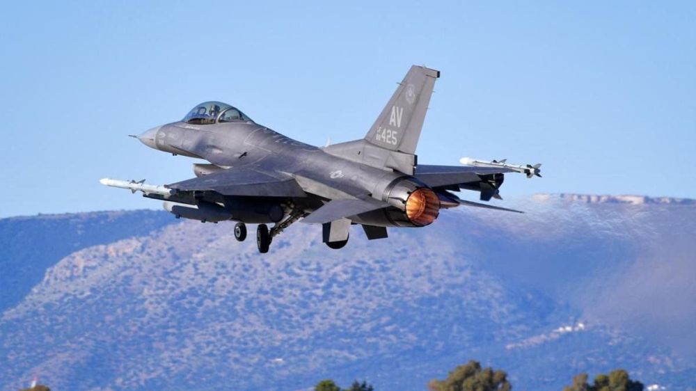 Крушение истребителя F-16 в небе над Украиной