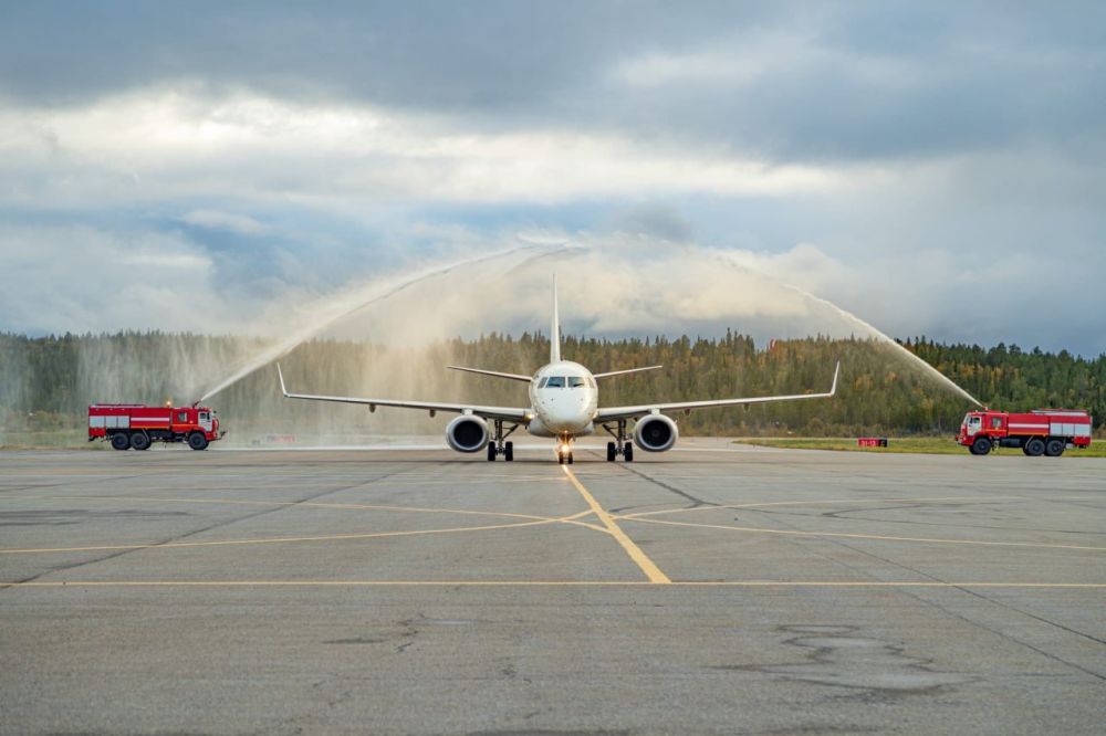 Самолет Роскосмоса Ту-204-300 выполнил первый официальный рейс в аэропорт космодрома Восточный