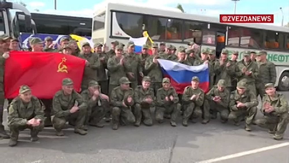 Первые кадры с возвращенными на Родину российскими бойцами и гражданскими после обмена пленными с Украиной, о котором договорились в Стамбуле, видео Минобороны РФ