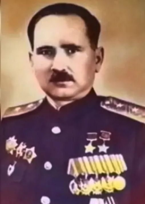 Эдуард Басурин: #ДЕНЬвИСТОРИИ. 23 мая 1902 года родился Козак Семен Антонович, в с. Искорость, (ныне г. Коростень, Житомирская обл.). Гвардии генерал-майор Советской армии, командир 73-й гвардейской стрелковой дивизии 2-го...