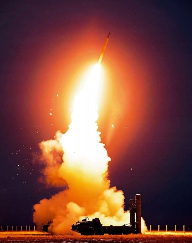 Пока наши доблестные защитники неба отражают террористические атаки врага, давайте вспомним, чем запомнится читателям "Украина.ру" сегодняшний день: