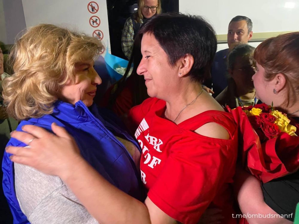 Жителей Курска, освобожденных в рамках крупного обмена военнопленными между Россией и Украиной, доставили в пункт временного размещения в родном городе, сообщила Уполномоченный по правам человека в РФ Татьяна Москалькова