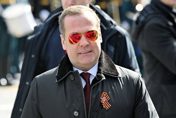 Медведев: После попыток запугать гостей на 9 Мая наступило молчание в Европе