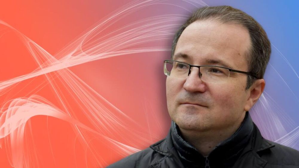 Как вернуться в Россию, если пришлось уехать на Украину? Отвечает эксперт Украина.ру Рамиль Замдыханов