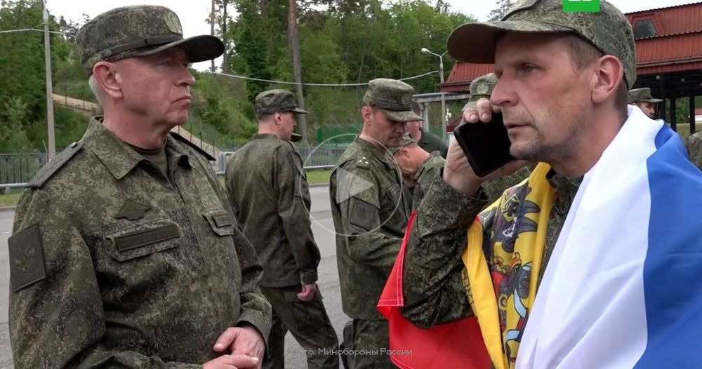 Появились кадры с российскими военными, вернувшимися из украинского плена