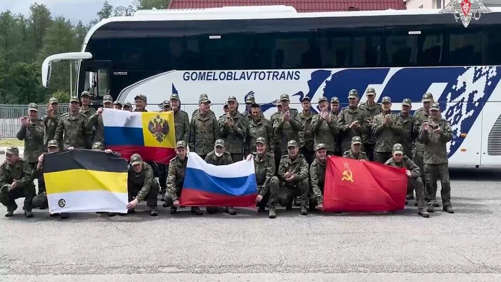 Видео возвращения российских бойцов из украинского плена опубликовало Минобороны