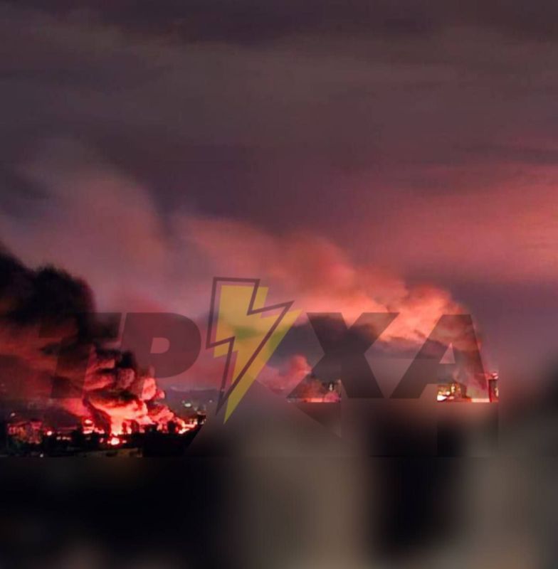 В Киеве после прилетов БПЛА поднимаются пожары